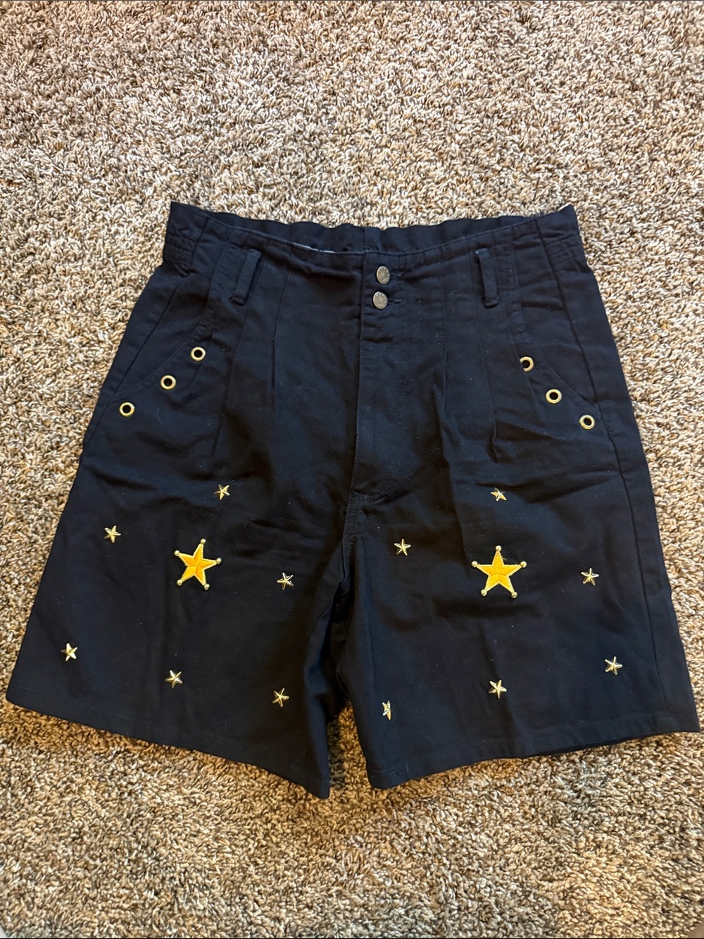Vintage Women's Black Star-Embroidered Front Pleaded Shorts